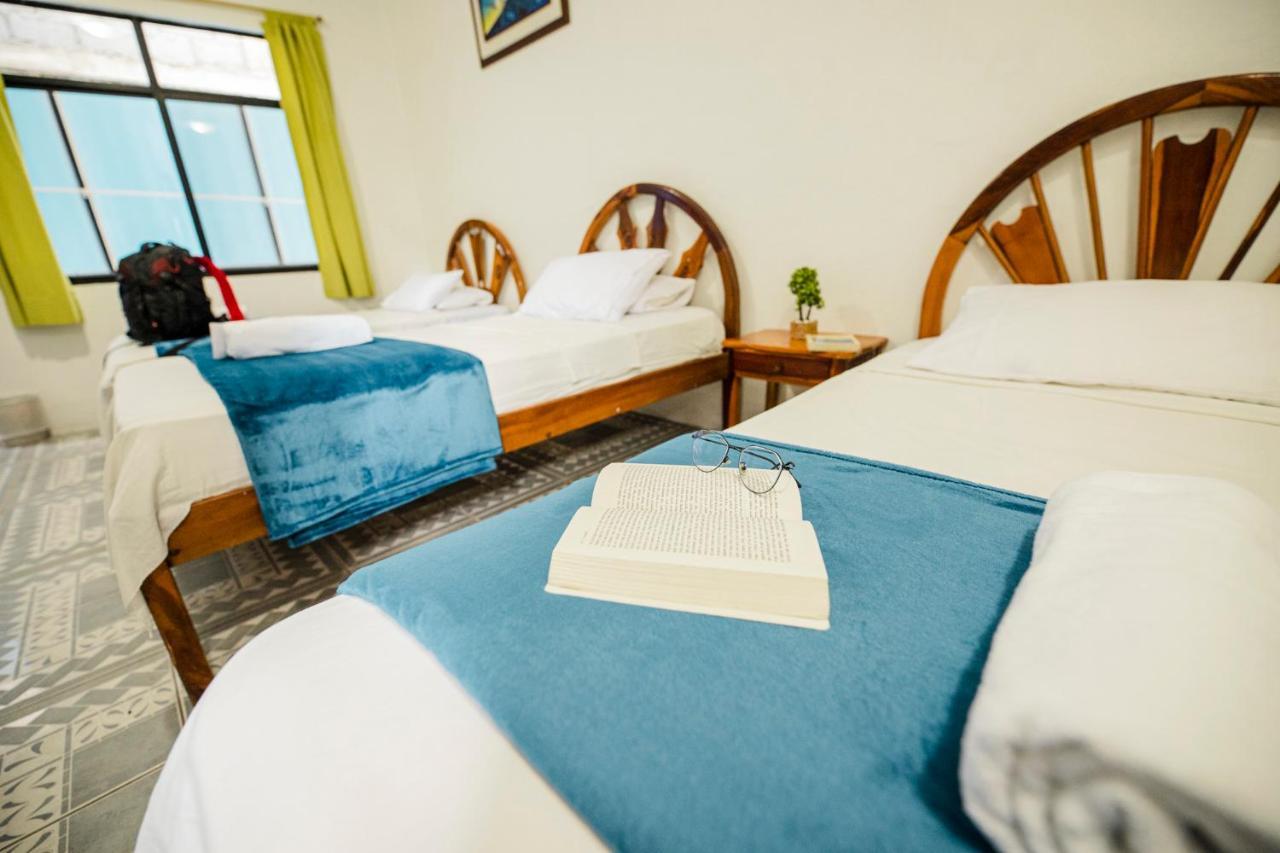 Hostal Gardner Galapagos Puerto Ayora  Buitenkant foto