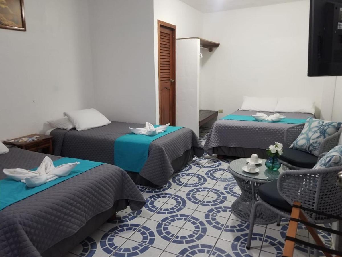 Hostal Gardner Galapagos Puerto Ayora  Buitenkant foto
